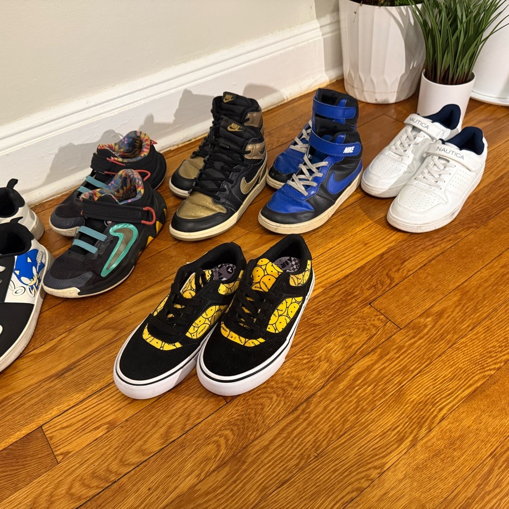3 Nike shoes, 1 Nautica shoe, 1 airway shoes, sonic custom shoes, lots of 110$
